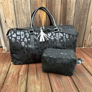 🖤NEW BLACK LEOPARD DUFFEL OVERNIGHT WEEKENDER BAG & COSMETICS BAG SET